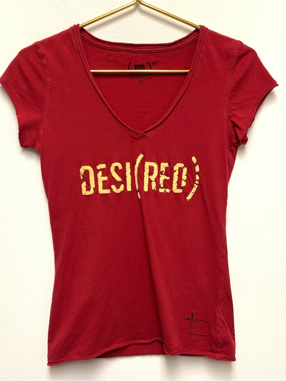 Vintage Gap Y2K DesiRED Fitted T-Shirt Size XS RED Support Africa V-Neck Cotton